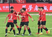 关于赛场内外花絮曝光，球员生活鲜活有趣的信息