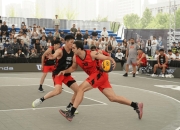 全球篮球盛事高潮迭起，球迷狂热参与观赏 